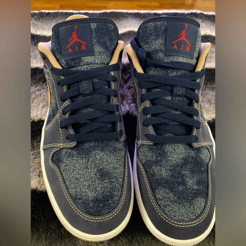 Air Jordan 1 Low Jean Color way.